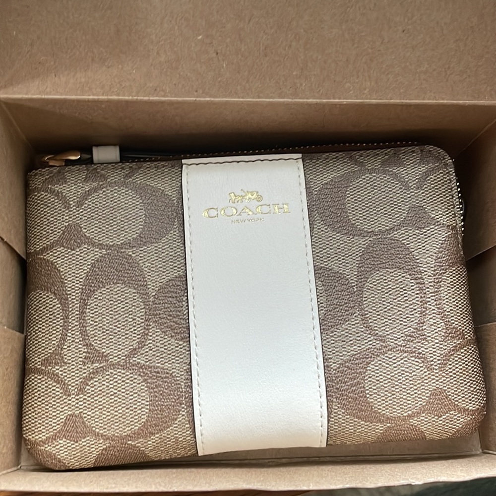 BNWT coach wristlet